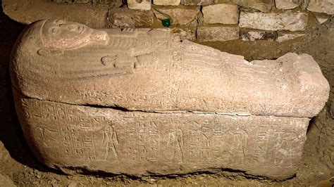 Le Sarcophage de Quintianus : Un Témoignage Vibrant de la Réflexion Stoïque et du Mystère Éternel!